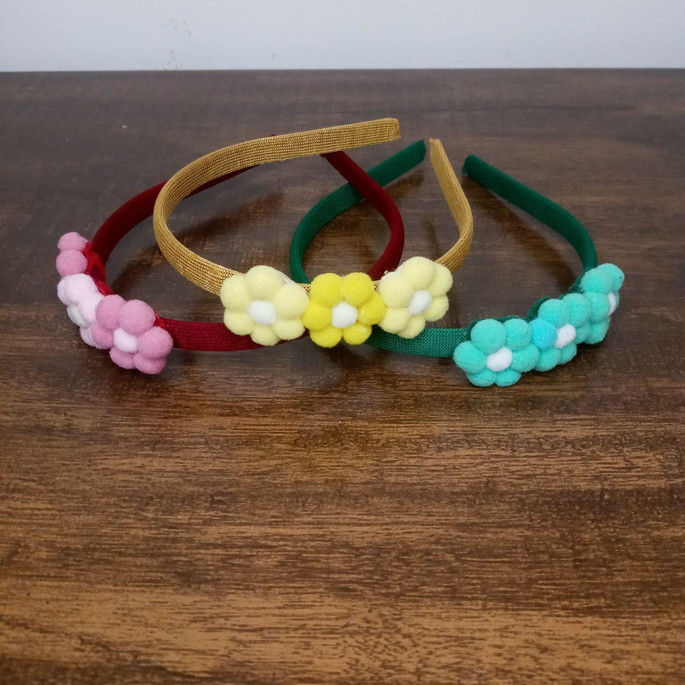 Imagem 2 - Tiaras de Carnaval com Flores de Pompons. Mix com Três Unid
