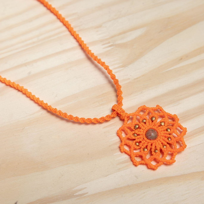 Imagem 3 - Colar macrame com pingente mandala com pedra unaquita 10mm