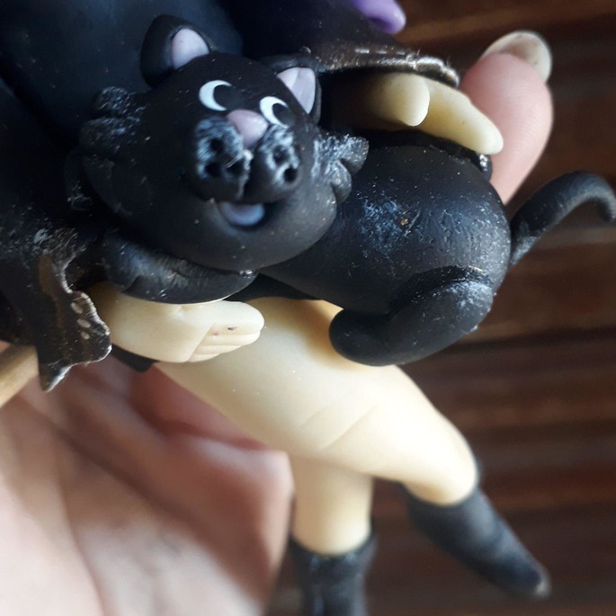 Imagem 4 - Bruxa Suspensa