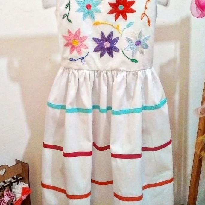 Imagem 4 - Vestido Flores Bordadas