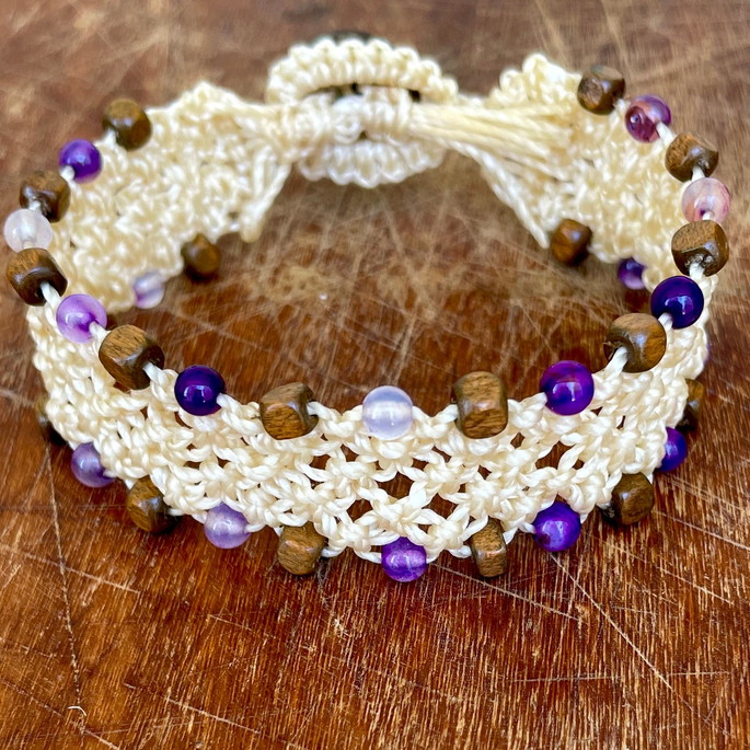 Imagem 1 - Pulseira de Macramé, com Jade e Madeira