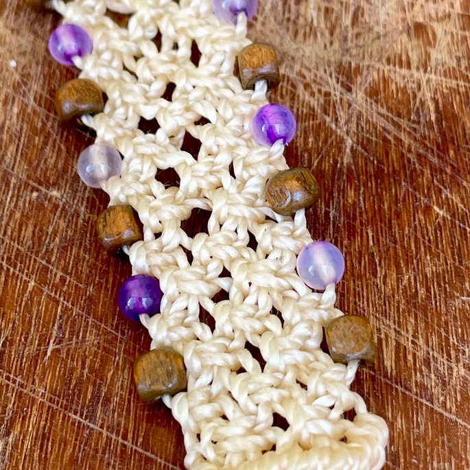 Imagem 2 - Pulseira de Macramé, com Jade e Madeira