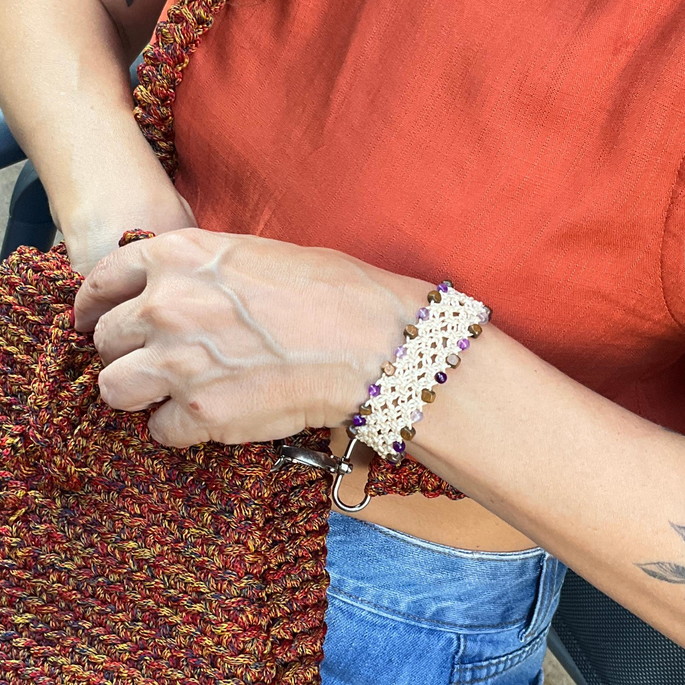 Imagem 3 - Pulseira de Macramé, com Jade e Madeira