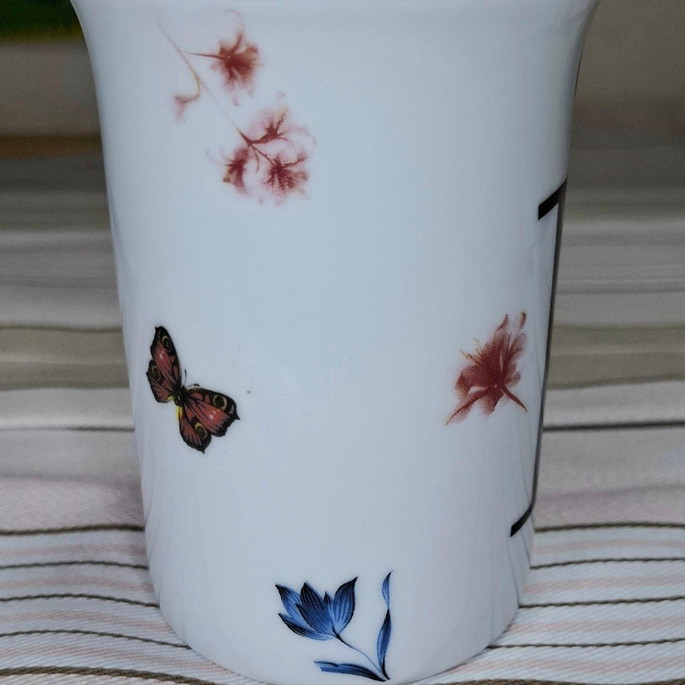 Imagem 4 - Caneca com Inicial "r"