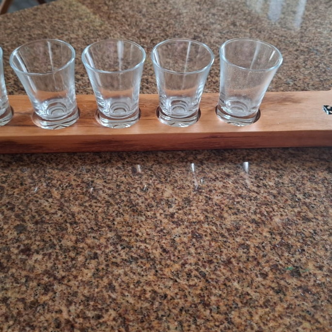 Imagem 2 - Régua Porta Copos. Régua Pinga. Régua Copos Cachaça com os c