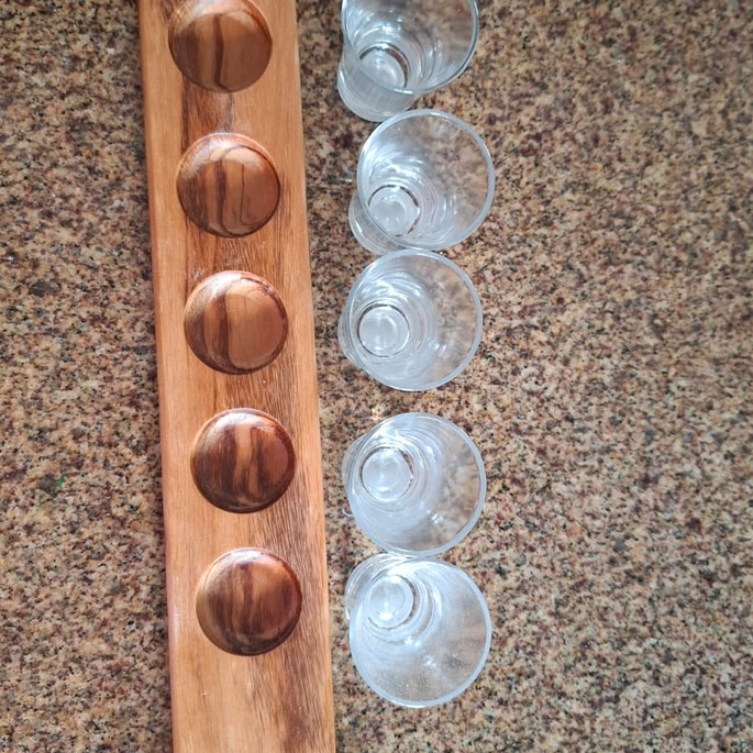 Imagem 5 - Régua Porta Copos. Régua Pinga. Régua Copos Cachaça com os c