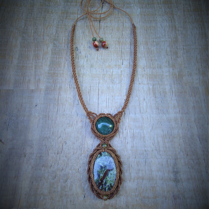 Imagem 1 - Colar Micro Macramê com Jaspe Sanguineo e Quartzo Verde.
