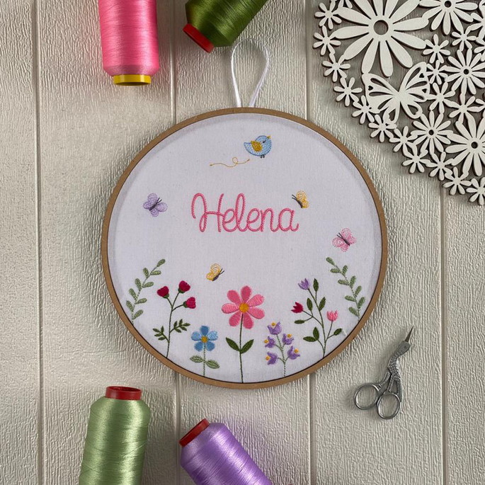 Imagem 4 - Porta de Maternidade Menina Bastidor Bordado Floral Jardim