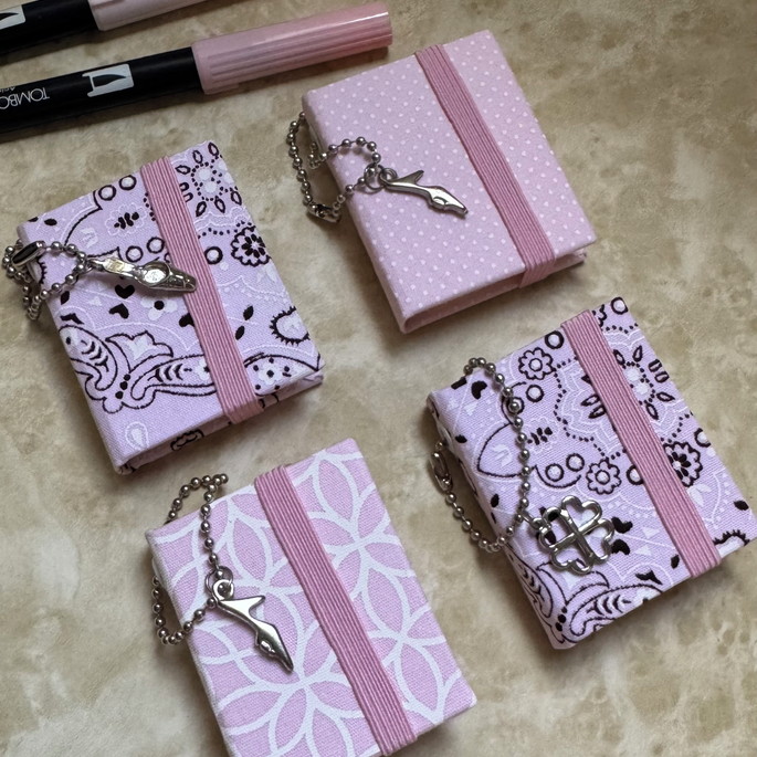 Imagem 2 - Kit com 4 Post It Chaveiro com Pingente