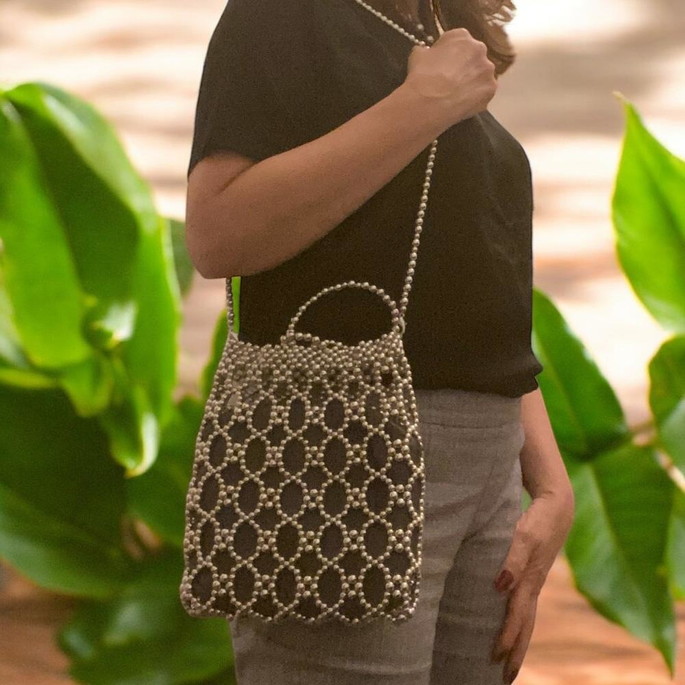 Imagem 4 - Bolsa Renda de Miçangas Prata -sofisticação e Versatilidade
