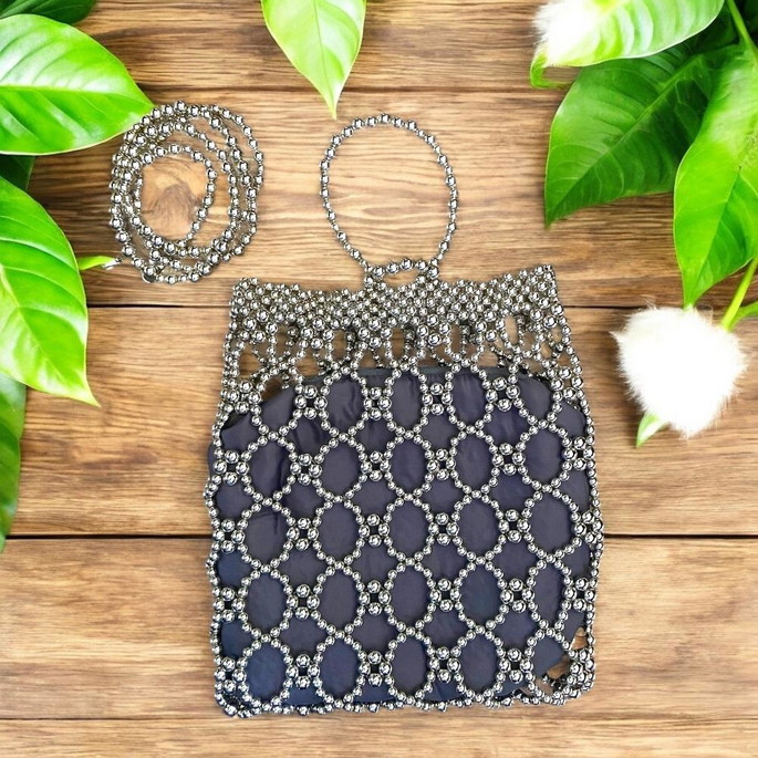 Imagem 3 - Bolsa Renda de Miçangas Prata -sofisticação e Versatilidade