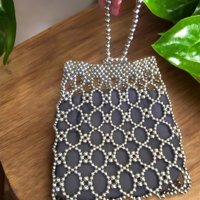 Imagem 5 - Bolsa Renda de Miçangas Prata -sofisticação e Versatilidade