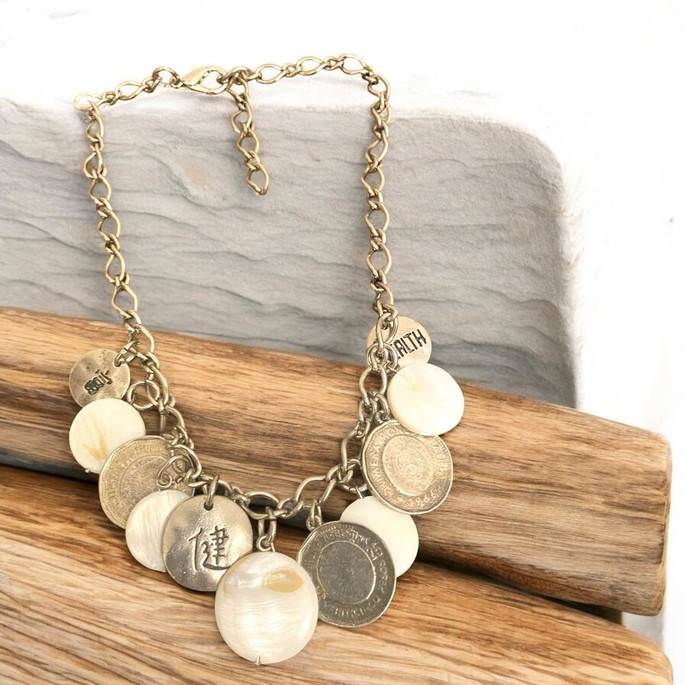 Imagem 1 - Colar de Medalhas Prata e Madrepérolas Estilo Boho Chic