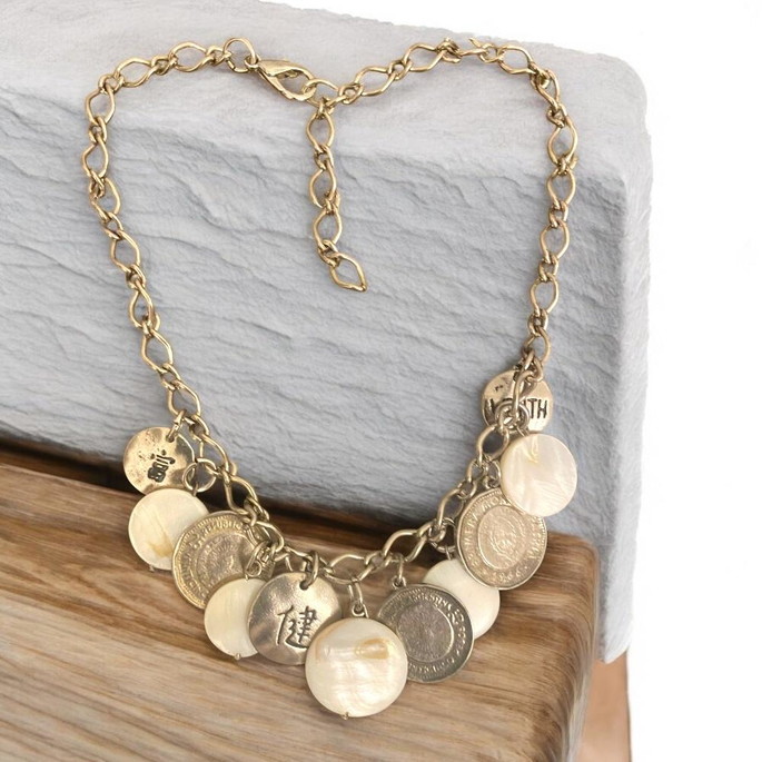 Imagem 3 - Colar de Medalhas Prata e Madrepérolas Estilo Boho Chic