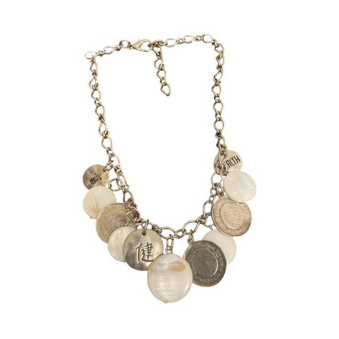 Imagem 4 - Colar de Medalhas Prata e Madrepérolas Estilo Boho Chic