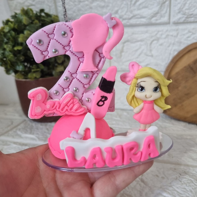 Imagem 3 - Vela de Biscuit Barbie com Boneca com Nome Personalizado
