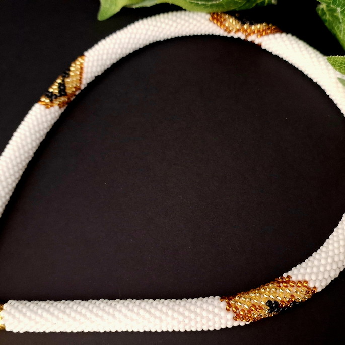 Imagem 3 - Colar Ball Branco e Dourado