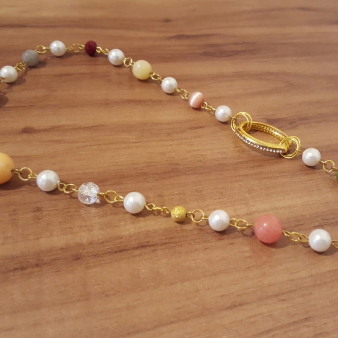 Imagem 1 - Colar Dourado de Pérolas e Pedras Naturais