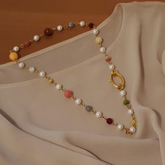 Imagem 4 - Colar Dourado de Pérolas e Pedras Naturais