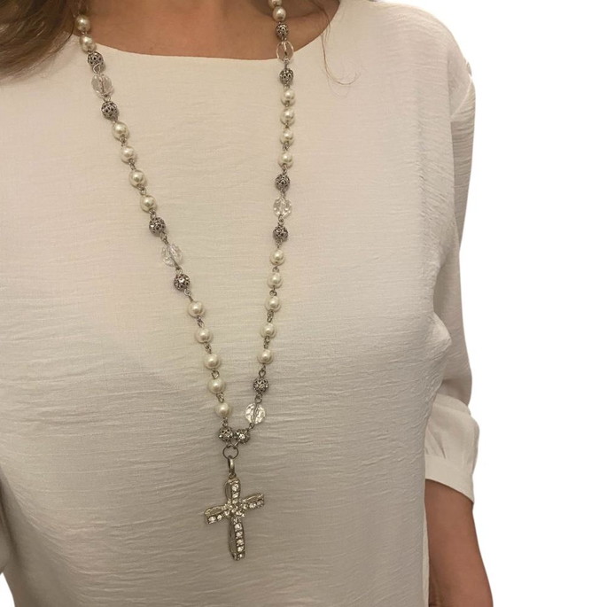 Imagem 4 - Colar com Pérolas de Vidro, Entremeios em Prata e Crucifixo