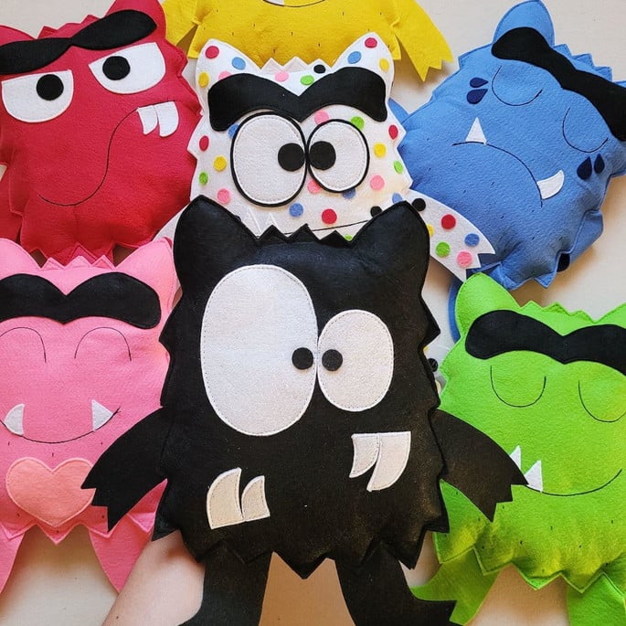Imagem 2 - Kit com 7 Monstros das Cores (18cm) com Enchimento.