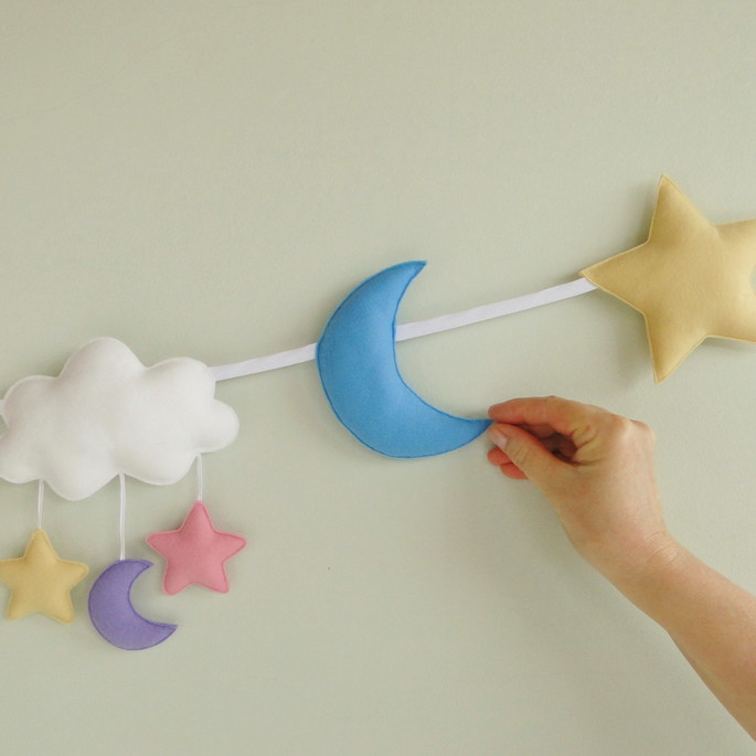 Imagem 3 - Varal Cama Montessoriana Estrela Nuvem Lua Arco Íris Feltro
