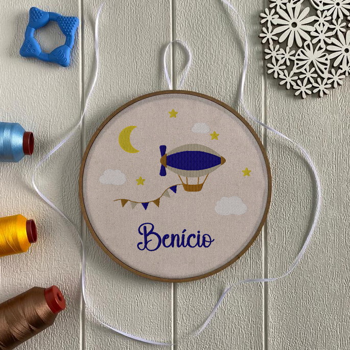 Imagem 1 - Porta Maternidade Menino Bordado Balão Nome Personalizado