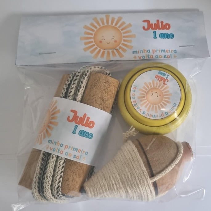 Imagem 2 - Kit Pião, Corda, Ioiô Minha Primeira Volta ao Sol