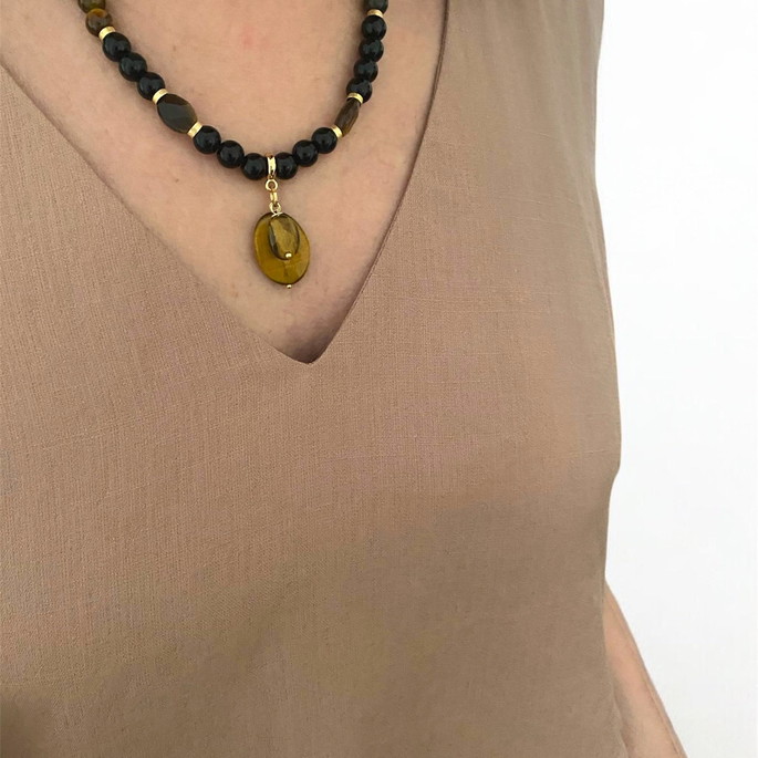 Imagem 4 - Choker Olho de Tigre com Ônix e Pingente Banhado a Ouro