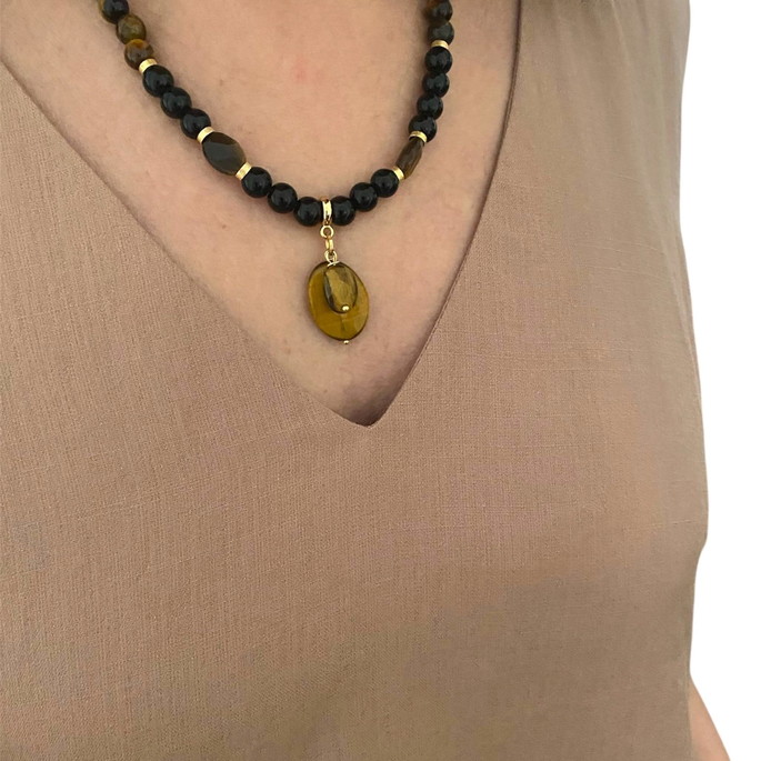 Imagem 5 - Choker Olho de Tigre com Ônix e Pingente Banhado a Ouro