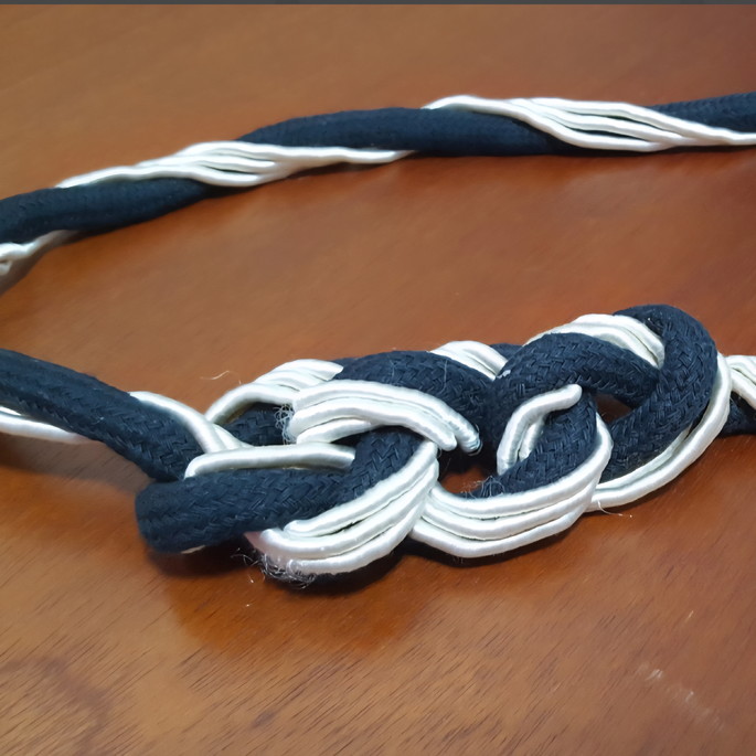 Imagem 4 - Colar de Corda com Nós Lateral