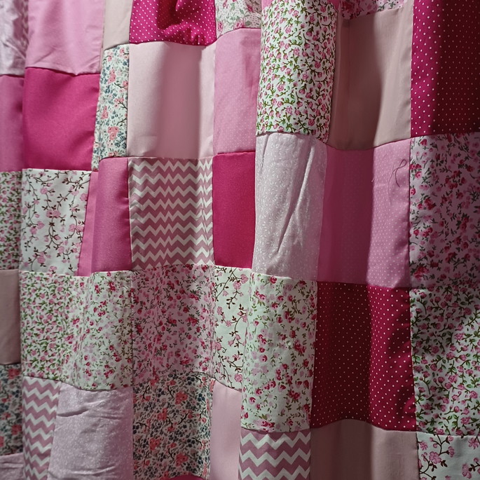 Imagem 4 - Cortina em Patchwork Rosa