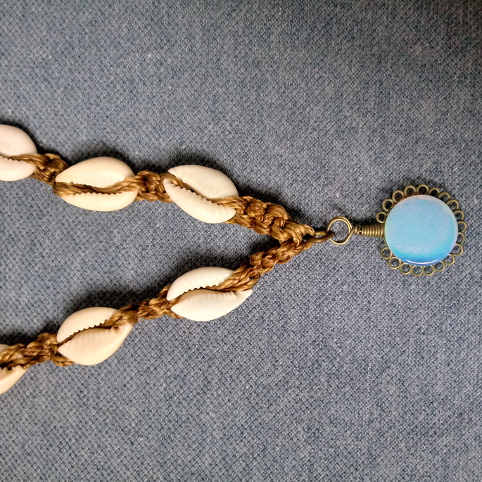 Imagem 1 - Colar em Macramê com Buzios e Pedra da Lua