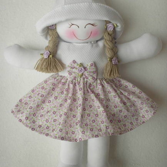 Imagem 1 - Boneca de pano lilás com piquet