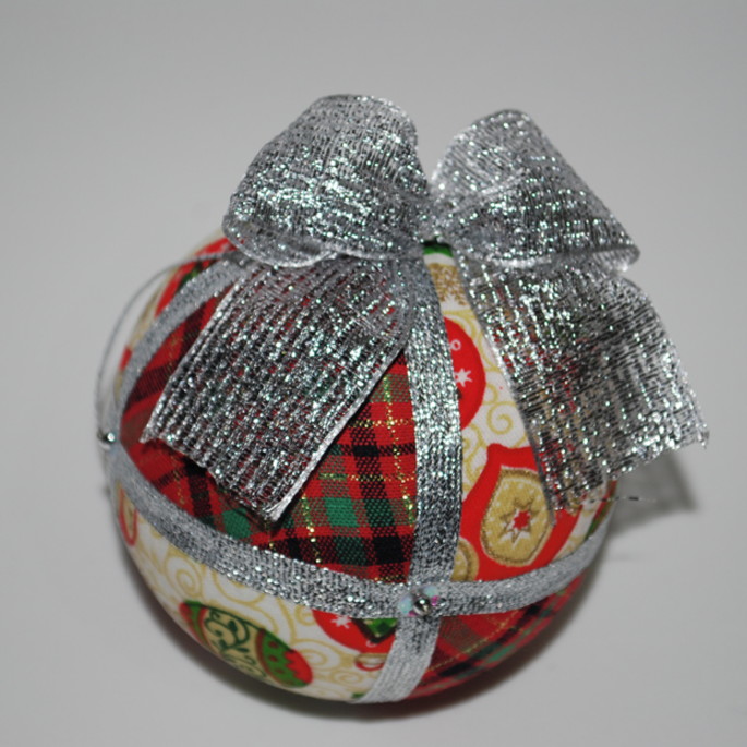 Imagem 2 - 06 Bolas de Natal em Patchwork