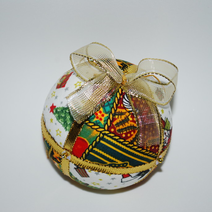 Imagem 2 - 06 Bolas de Natal em Patchwork