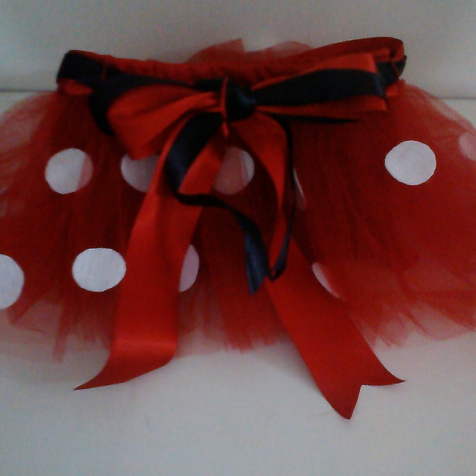 Imagem 2 - Tutu Vermelho com Bolas Branca.