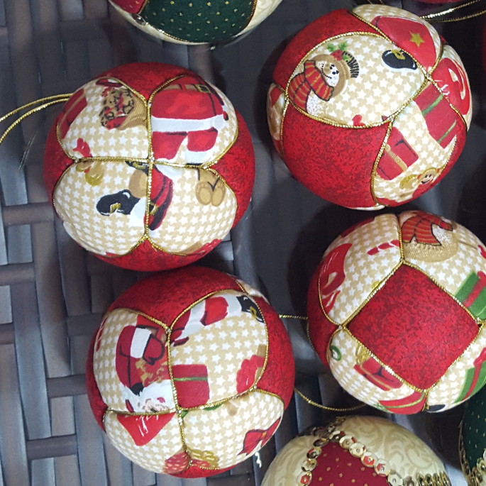 Imagem 1 - Bolinha de Natal de Patchwork presentes
