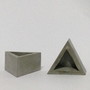 Imagem 3 - Vaso de cimento triangular