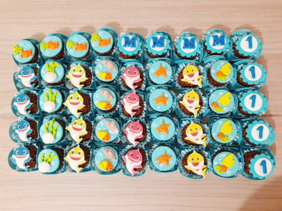 Aplique de pasta americana Baby Shark para brigadeiro/trufa no Elo7