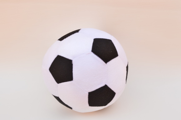 Bola de Futebol Colorida de Pelúcia Vermelha e Preta Grande