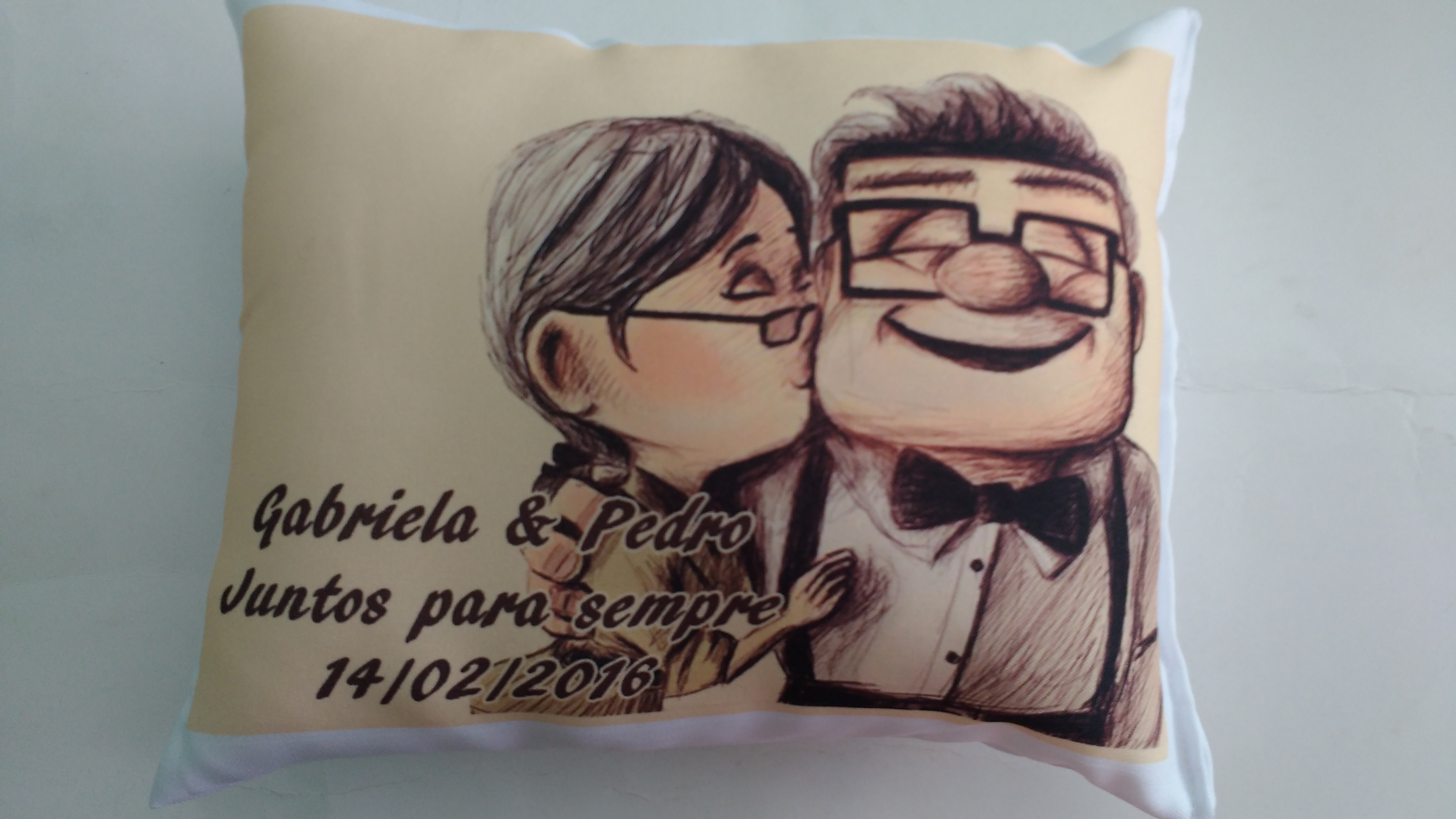 almofada personalizada up