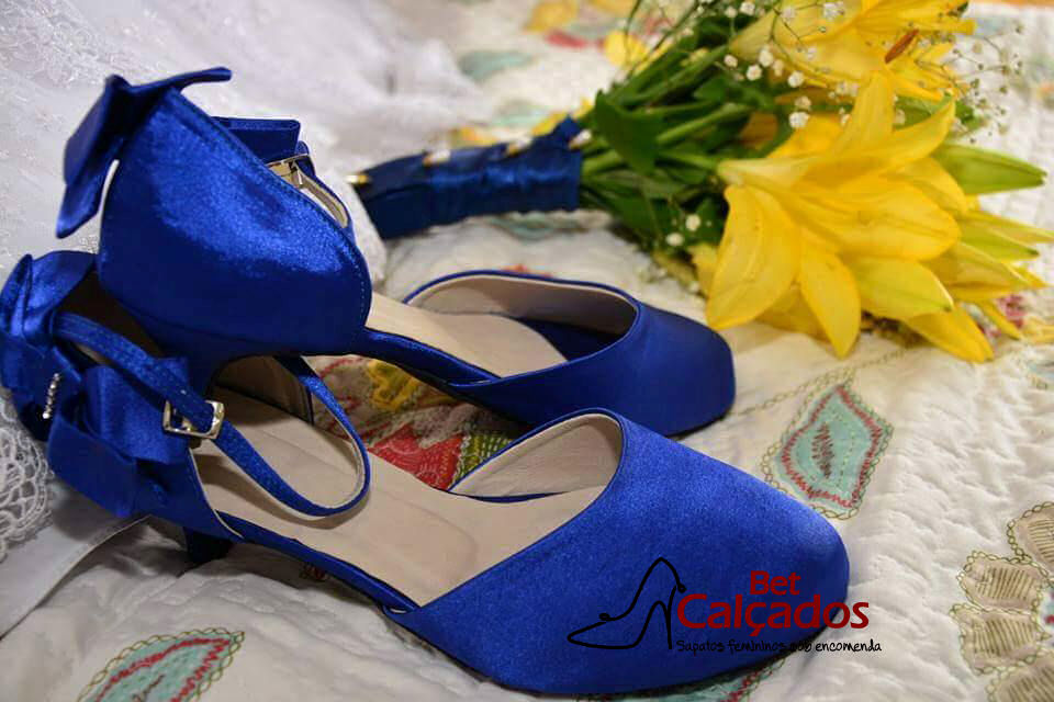 sapato azul royal feminino