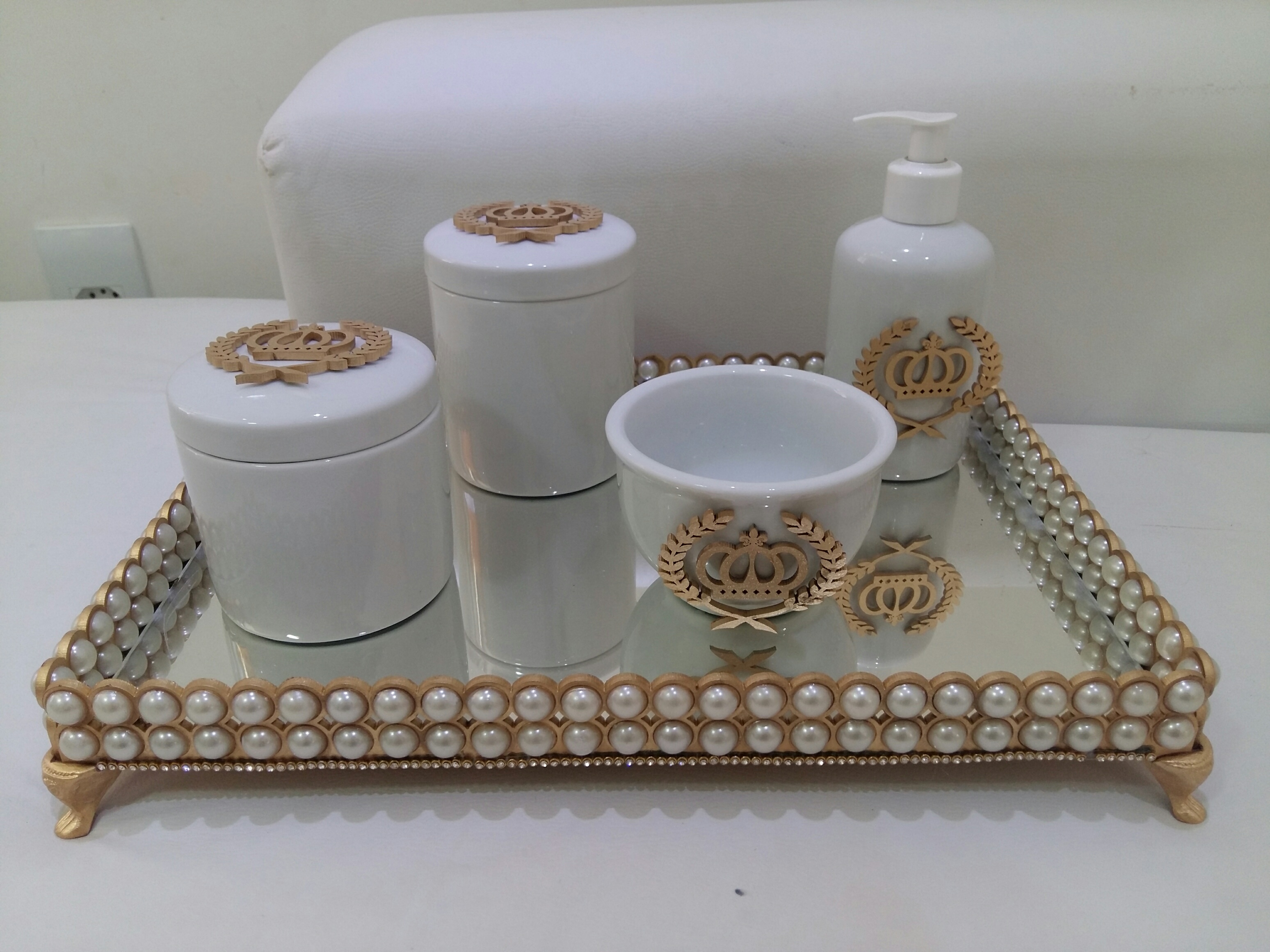 Kit higiene com bandeja em pérolas Paula Vincis Decor& Artes Elo7 Aparador Preto Para Sala ~ Kit higiene com bandeja em pérolas Paula Vincis Decor& Artes Elo7