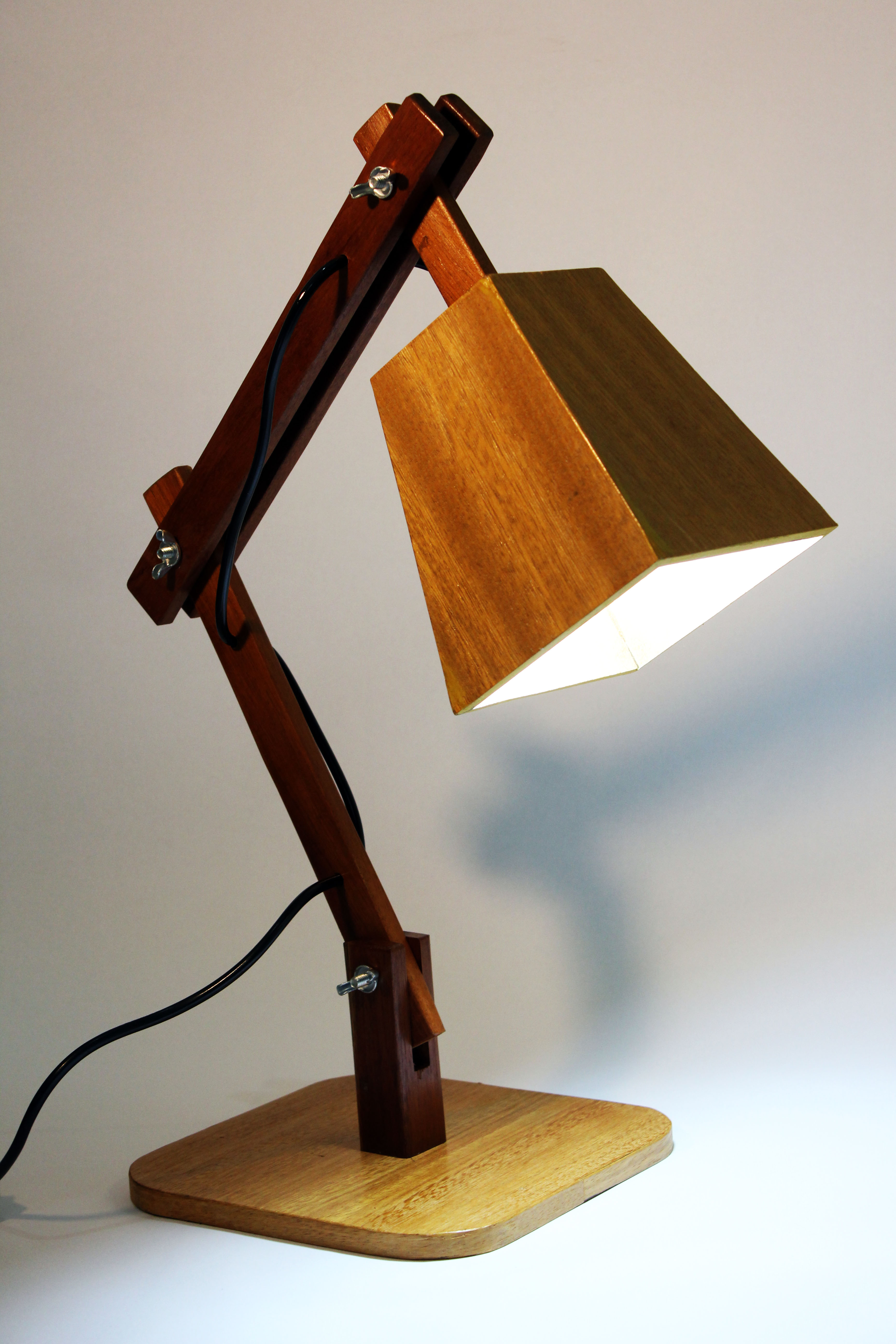 Luminária articulada em madeira Mais Madeira Elo7 Aparador Moderno Para Sala De Jantar ~ Luminária articulada em madeira Mais Madeira Elo7