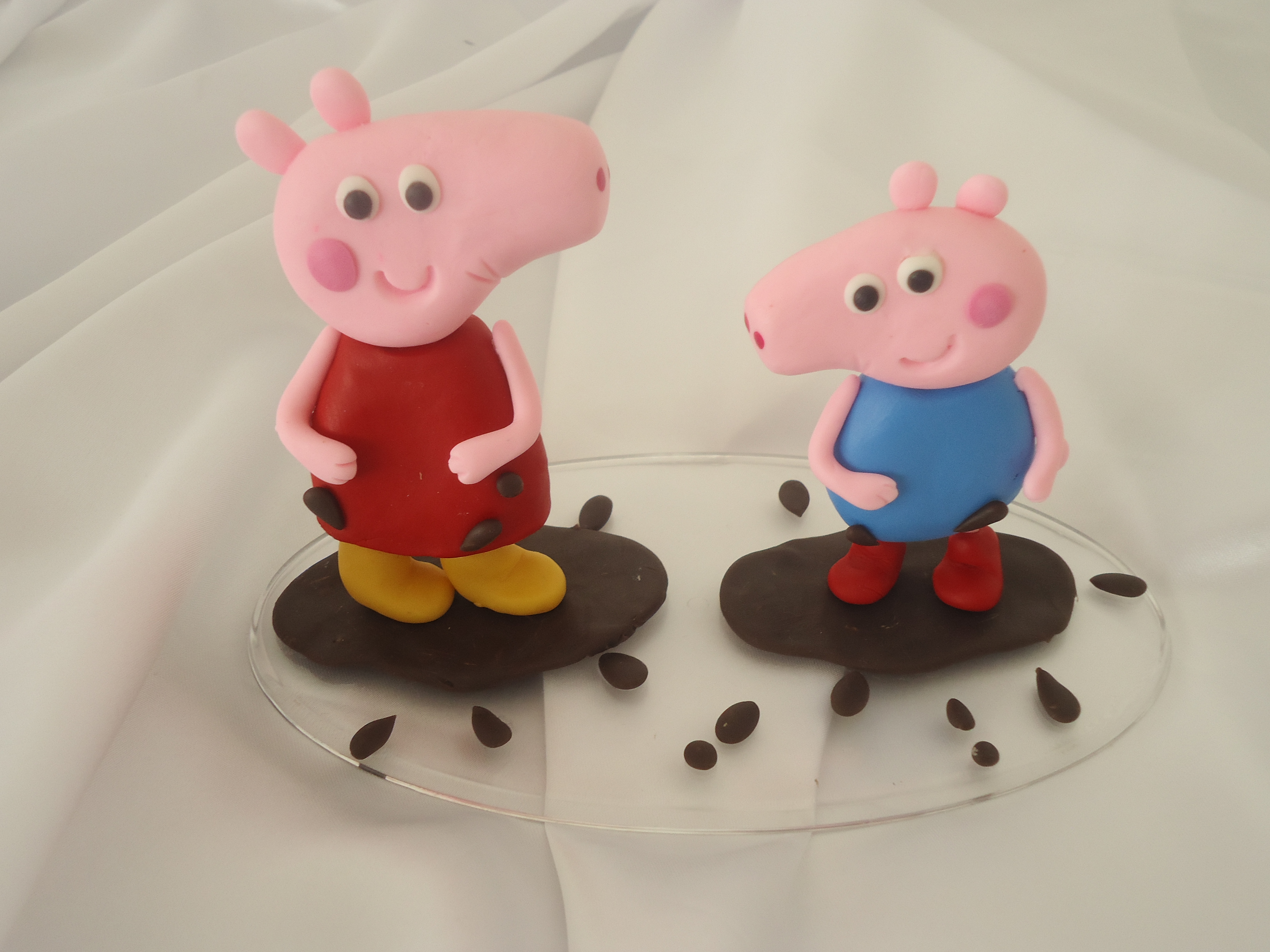 peppa brincando na lama