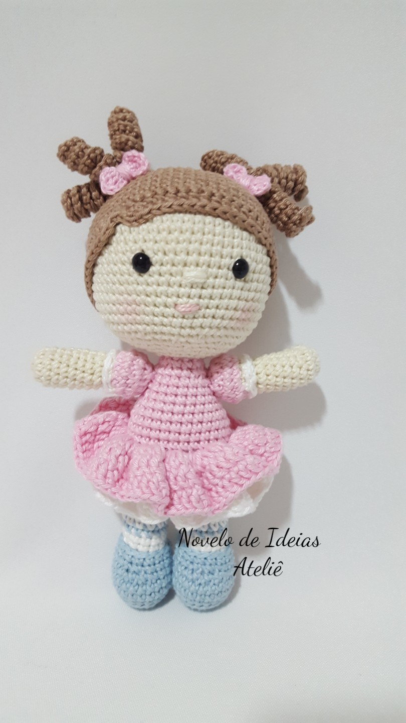 bonequinha de crochê