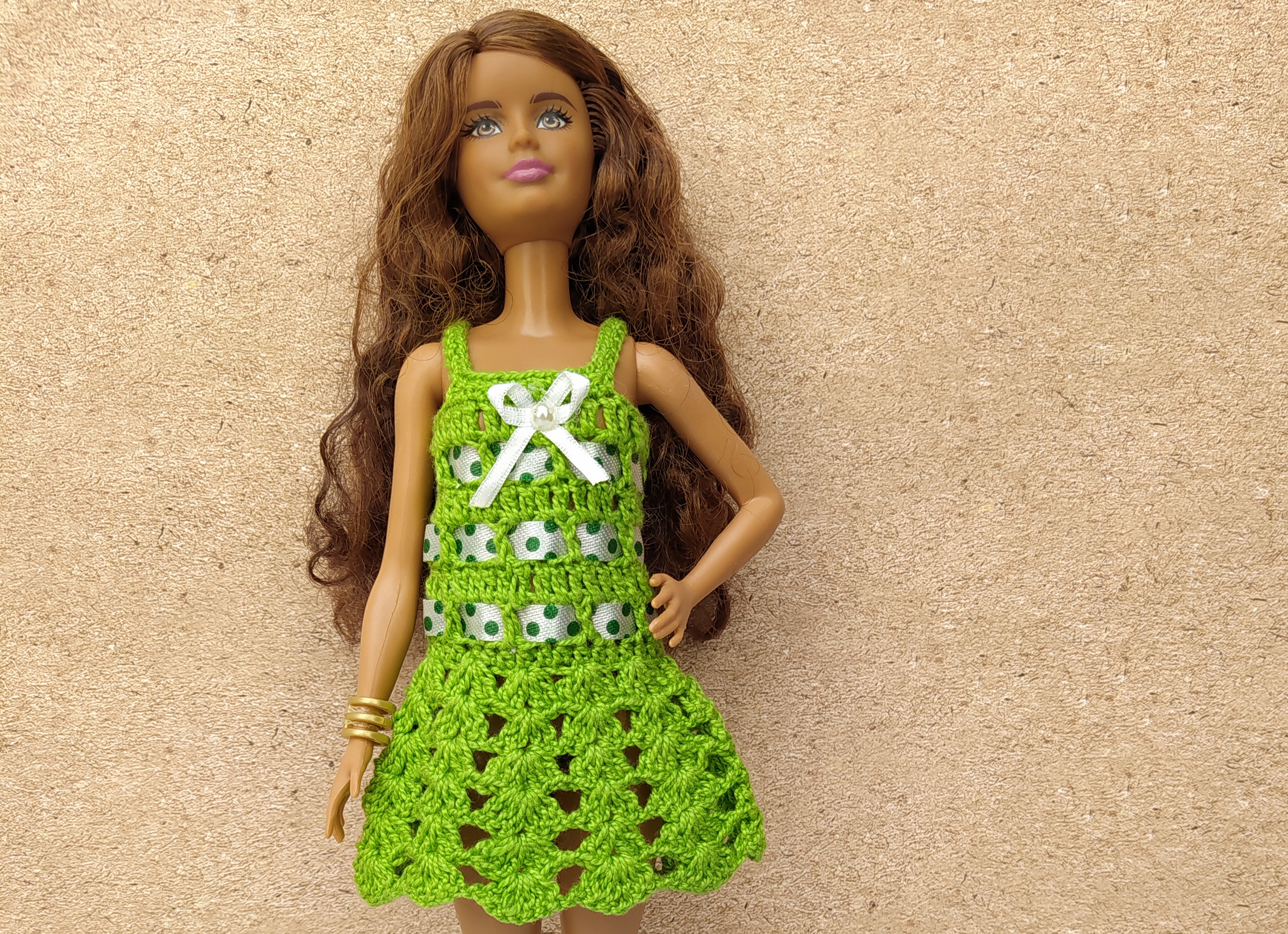 Roupa para boneca Barbie em croche - macaquinho curto em Promoção