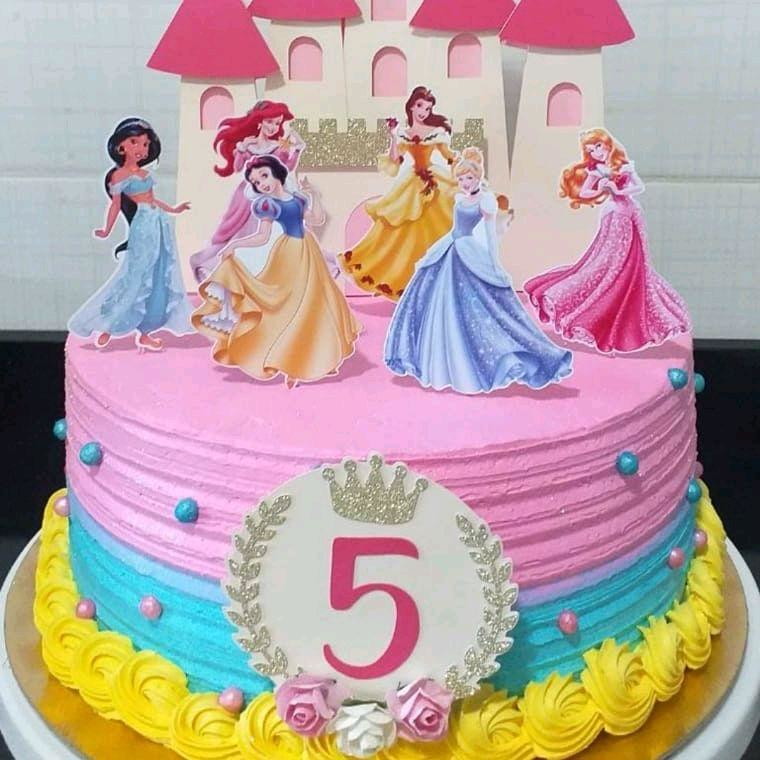 Bolo de aniversário Princesas Disney nome personalizável – Love In a Cake