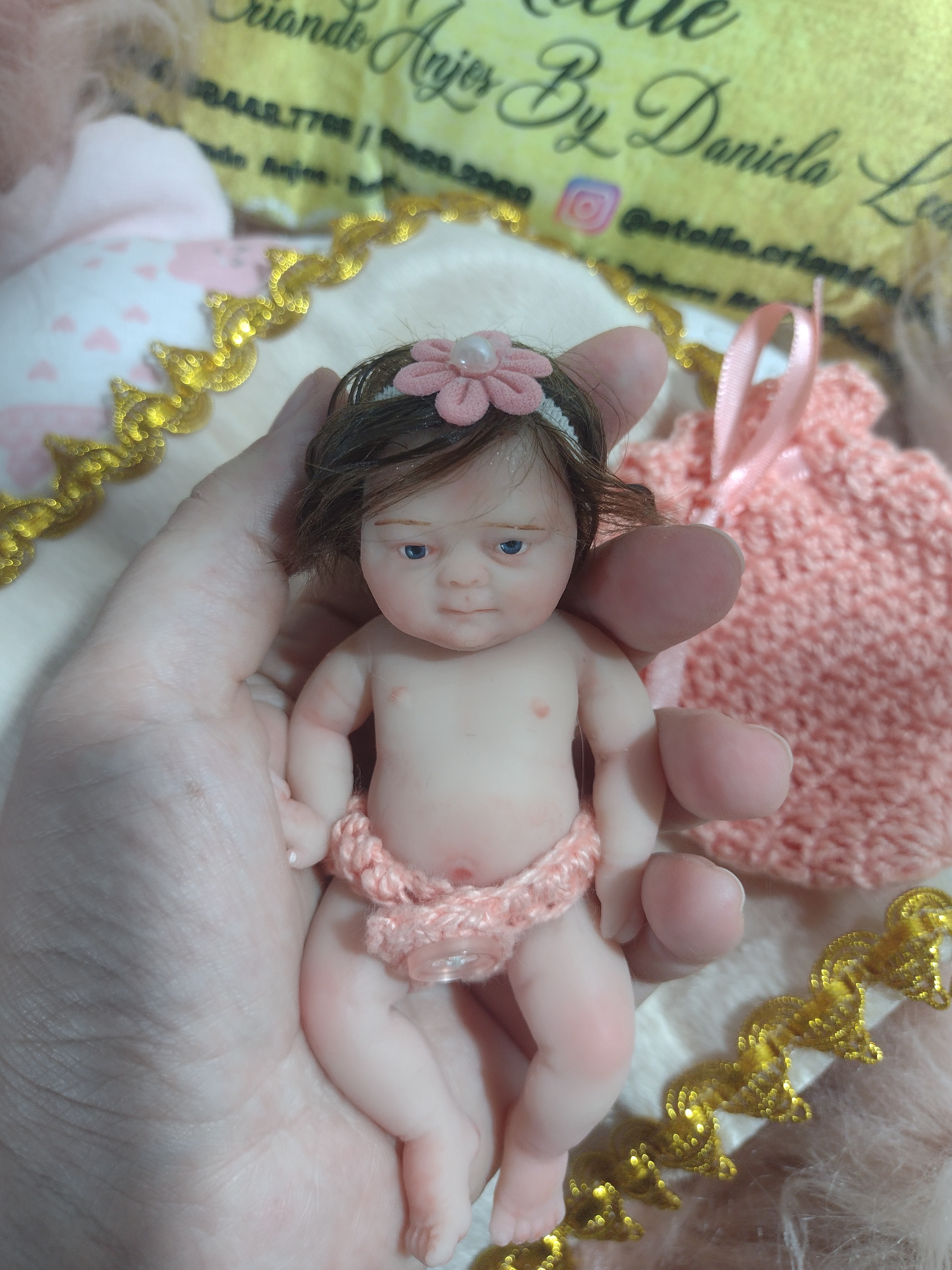 Mini Bebê Reborn Silicone Sólido Realista 15cm.